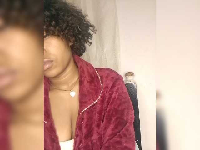 Candis02 live cam on BongaCams