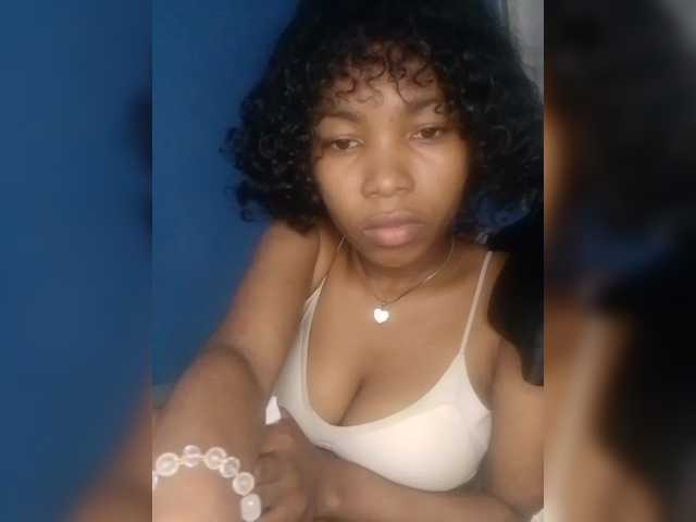 Candis02's BongaCams show and profile