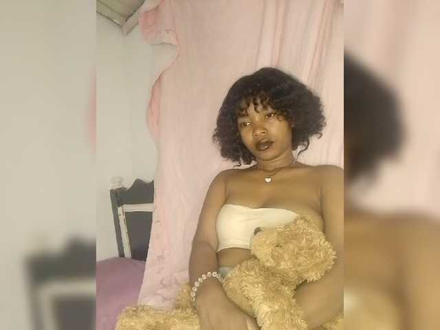 Candis02 live cam on BongaCams