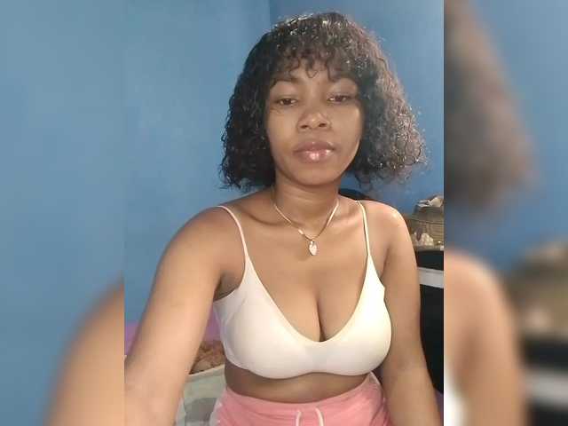 Candis02's BongaCams show and profile