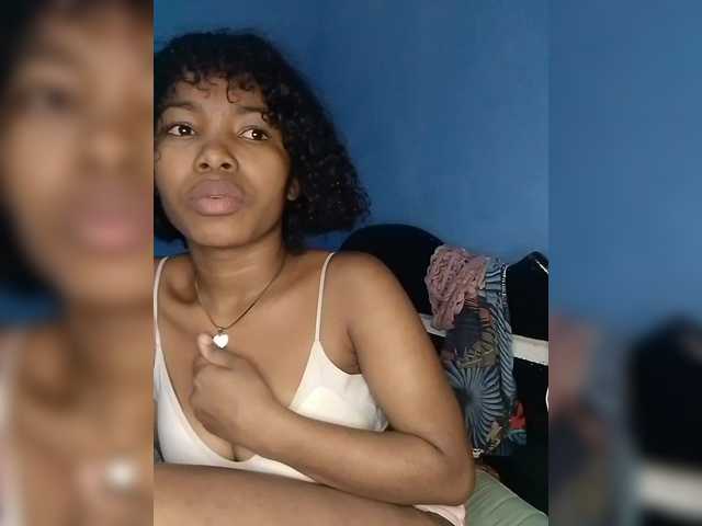 Candis02's BongaCams show and profile