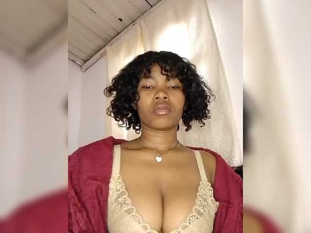 Candis02 live cam on BongaCams