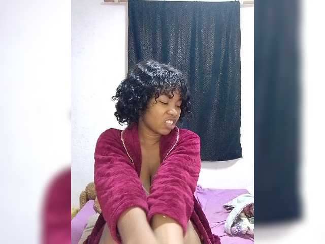 Candis02 live cam on BongaCams