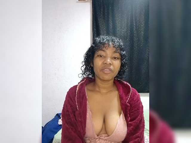 Candis02 live cam on BongaCams