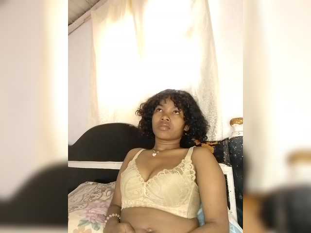 Candis02 live cam on BongaCams