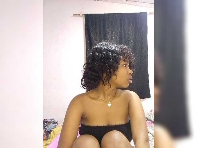 Candis02 live cam on BongaCams