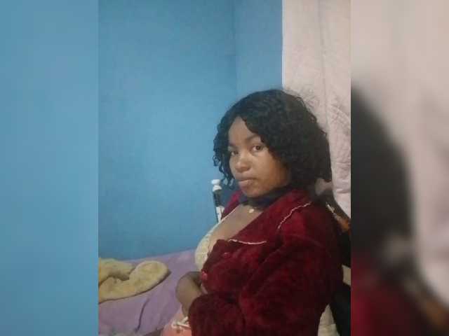 Candis02 live cam on BongaCams