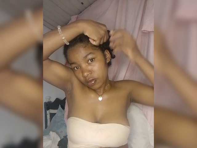 Candis02 live cam on BongaCams