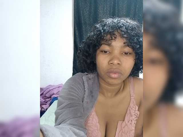 Candis02 live cam on BongaCams