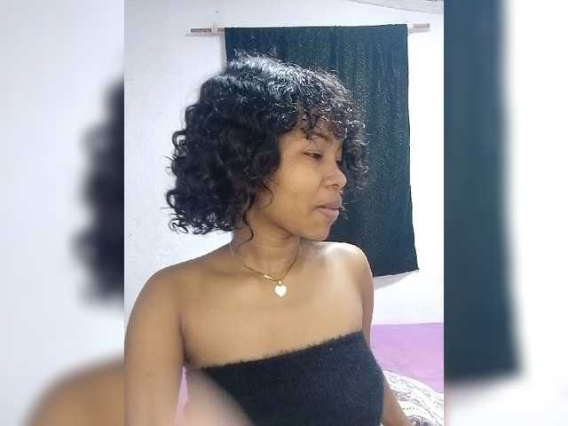 Candis02 live cam on BongaCams