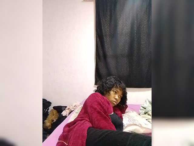 Candis02 live cam on BongaCams