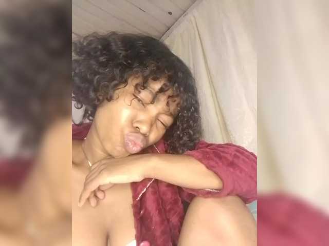 Candis02 live cam on BongaCams