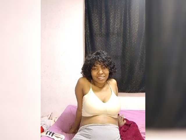Candis02 live cam on BongaCams