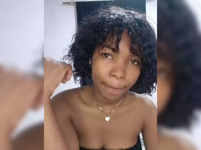 Candis02 live cam on BongaCams