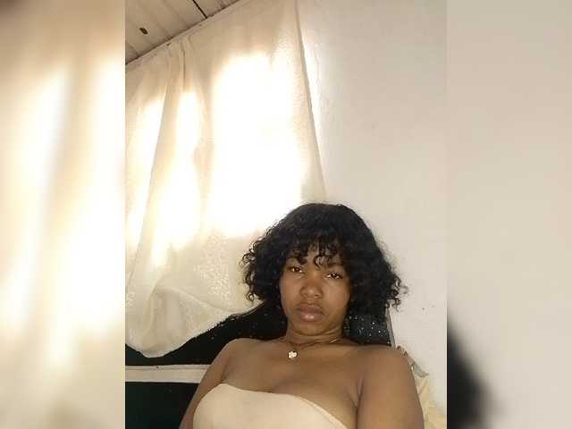 Candis02 live cam on BongaCams