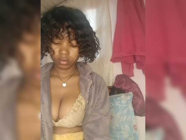 Candis02 live cam on BongaCams