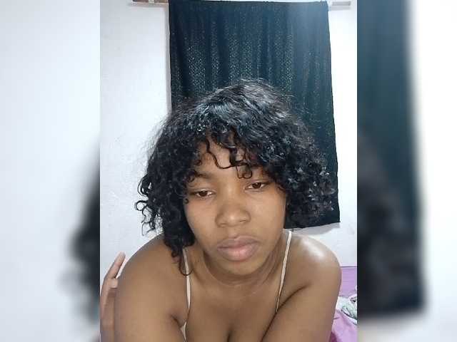 Candis02 live cam on BongaCams