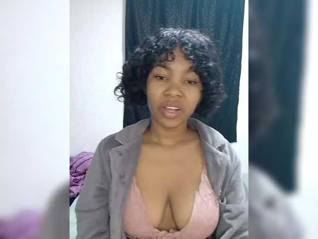 Candis02 live cam on BongaCams