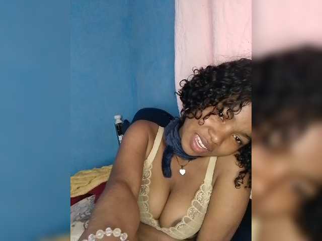 Candis02 live cam on BongaCams