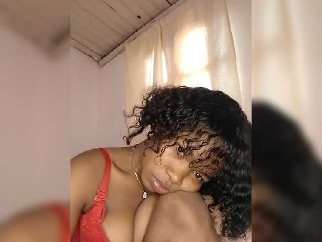 Candis02 live cam on BongaCams