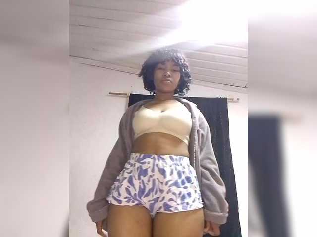 Candis02 live cam on BongaCams