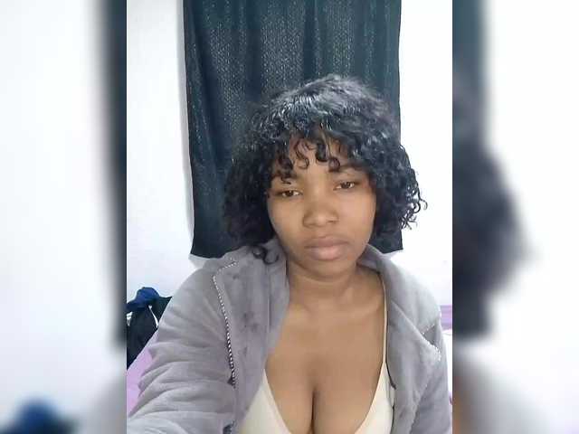 Candis02 live cam on BongaCams