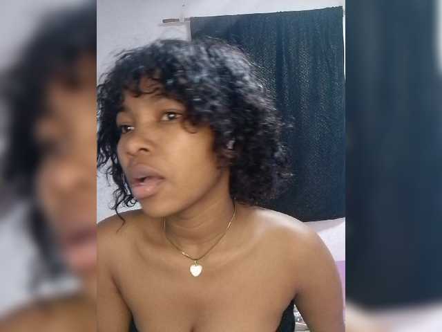 Candis02 live cam on BongaCams