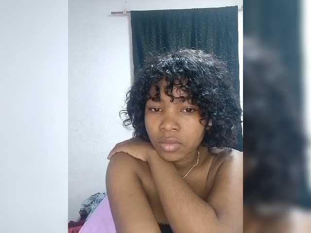 Candis02 live cam on BongaCams