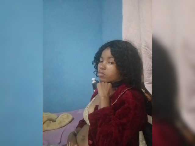 Candis02 live cam on BongaCams