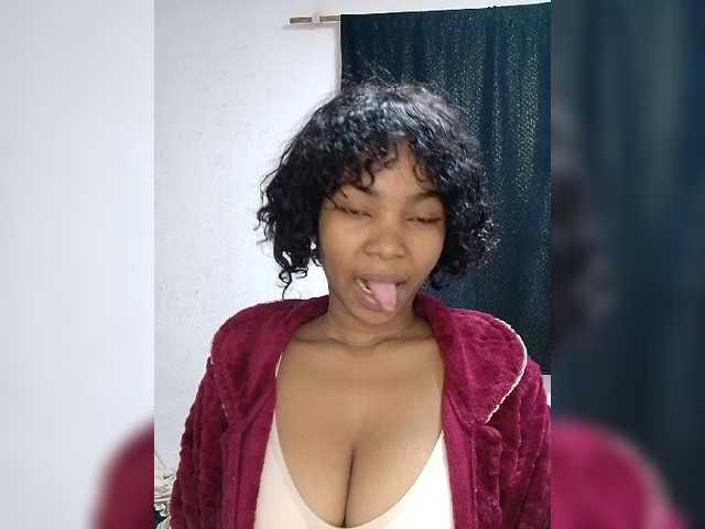 Candis02 live cam on BongaCams