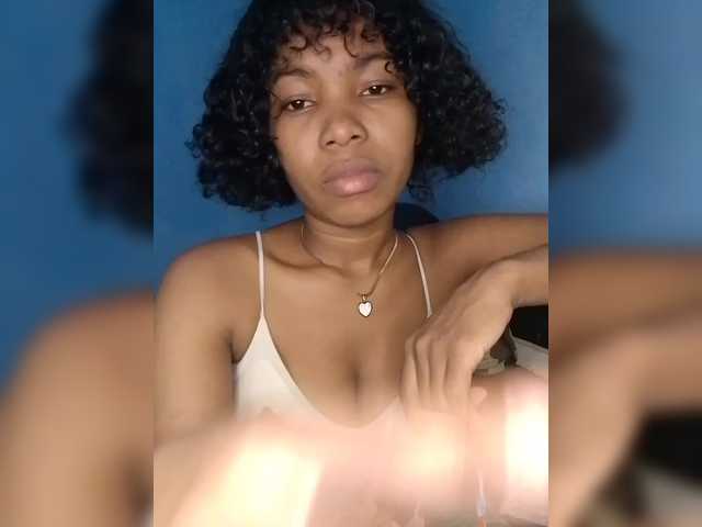 Candis02's BongaCams show and profile