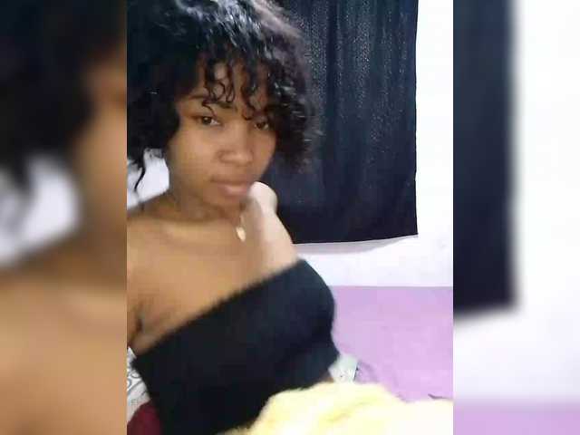 Candis02 live cam on BongaCams