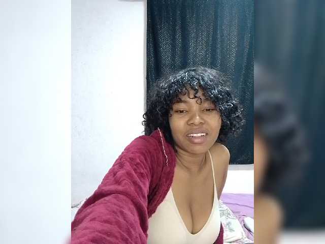 Candis02 live cam on BongaCams