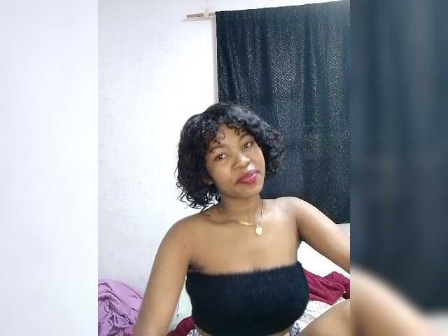 Candis02 live cam on BongaCams