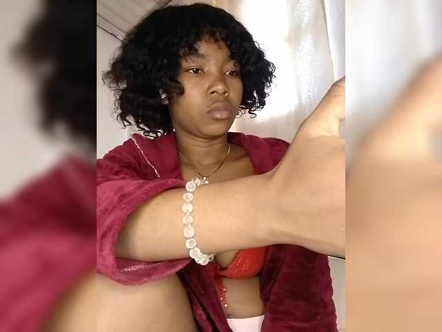Candis02 live cam on BongaCams