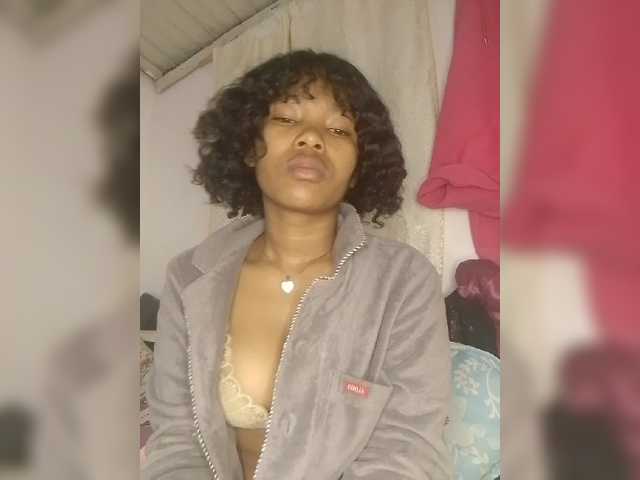 Candis02 live cam on BongaCams