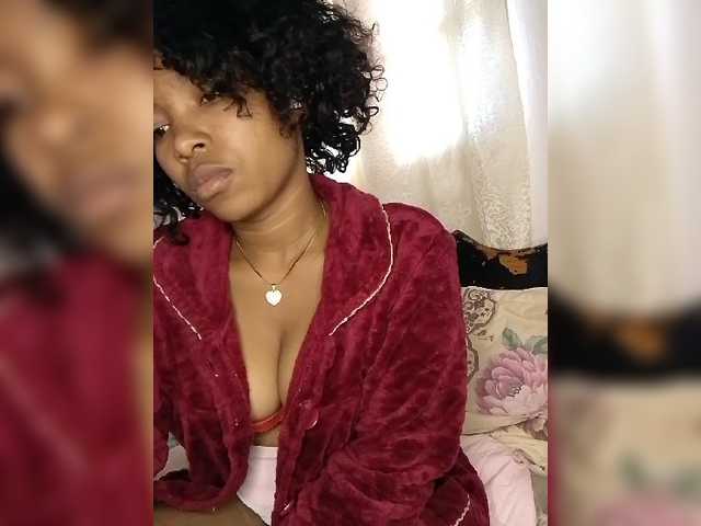 Candis02 live cam on BongaCams