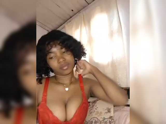 Candis02 live cam on BongaCams
