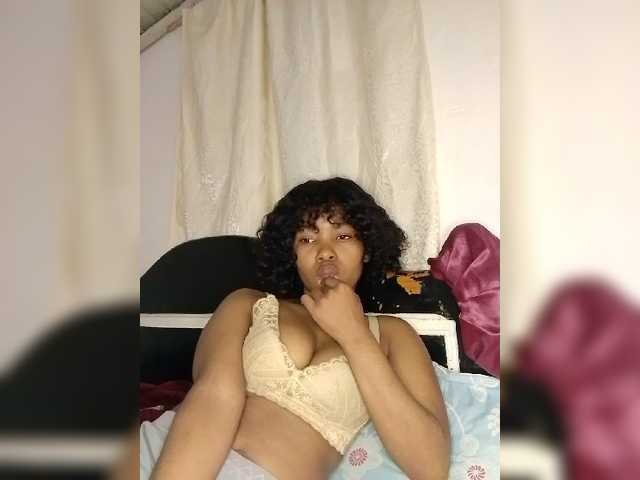 Candis02 live cam on BongaCams