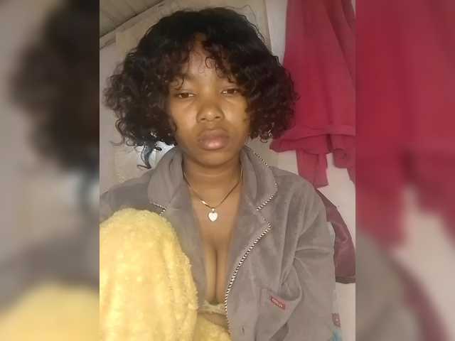 Candis02 live cam on BongaCams