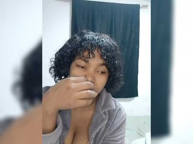 Candis02 live cam on BongaCams