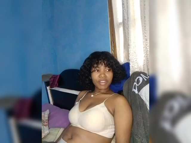 Candis02's BongaCams show and profile