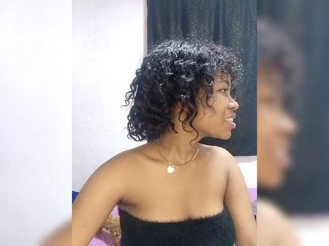 Candis02 live cam on BongaCams