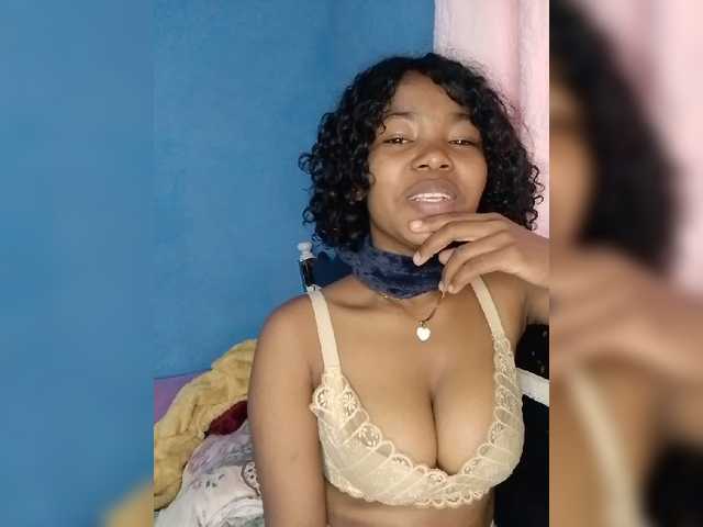 Candis02 live cam on BongaCams