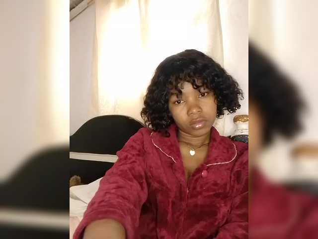 Candis02 live cam on BongaCams
