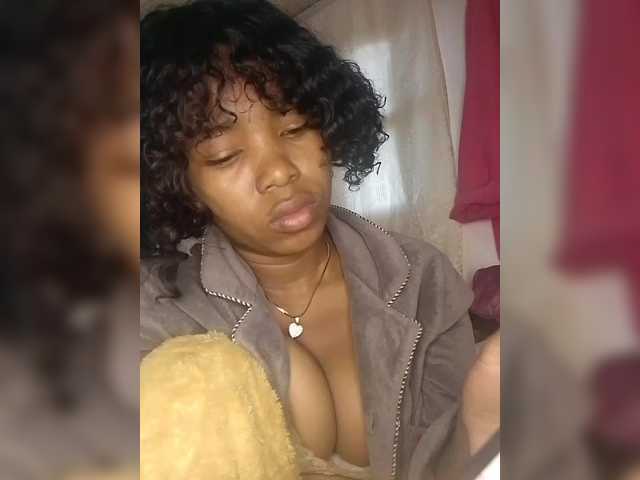 Candis02 live cam on BongaCams