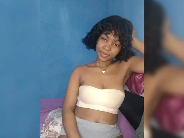 Candis02's BongaCams show and profile