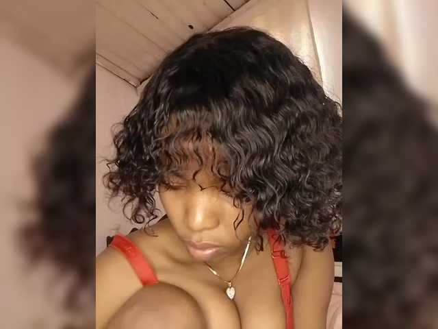 Candis02 live cam on BongaCams