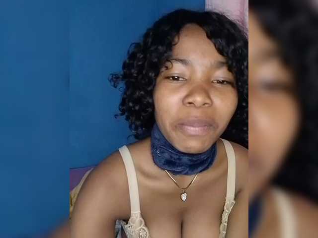 Candis02 live cam on BongaCams