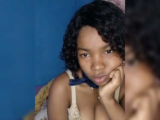 Candis02 live cam on BongaCams